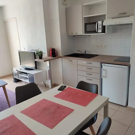 Apartment T2 Avec Balcon, Centre De De Medoc *
